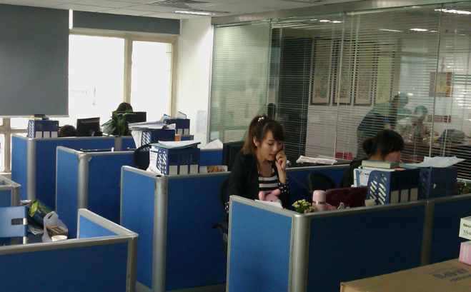 针织成衣加工中常见纱线疵点的成因与质量管控要点